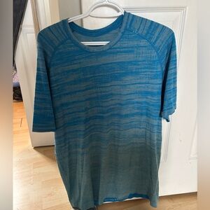 Men’s size large Lululemon t shirt